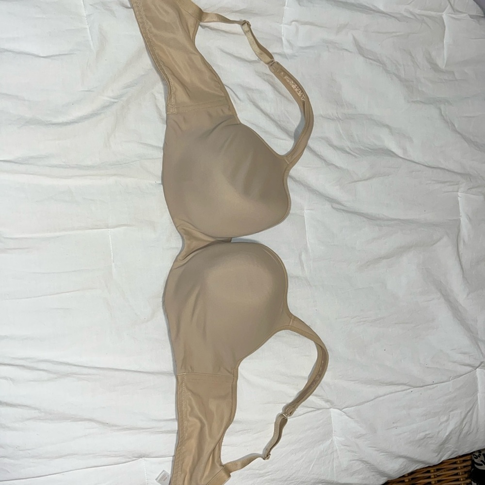 Size 40D cacique lightly lined with underwire